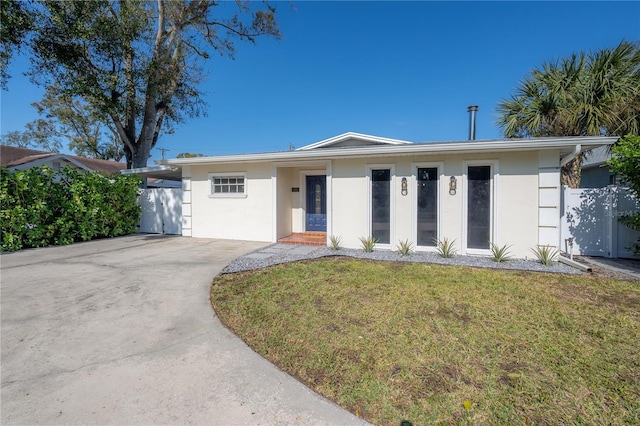 single story home with a front yard