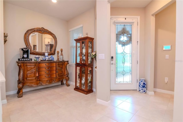 foyer entrance featuring baseboards