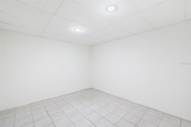 empty room featuring a drop ceiling