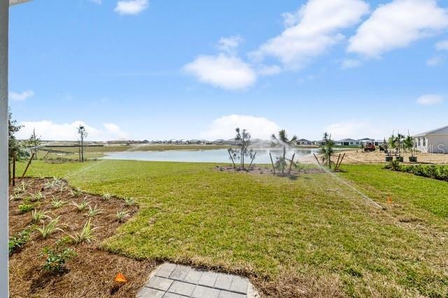 view of yard featuring a water view