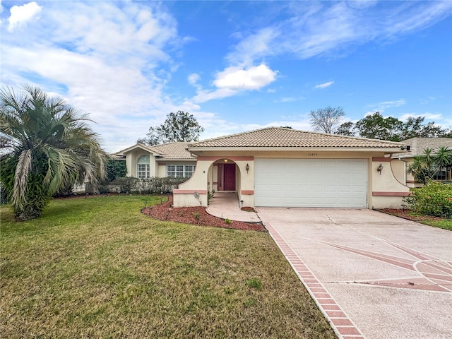 view of front of home featuring a front lawn and a garage