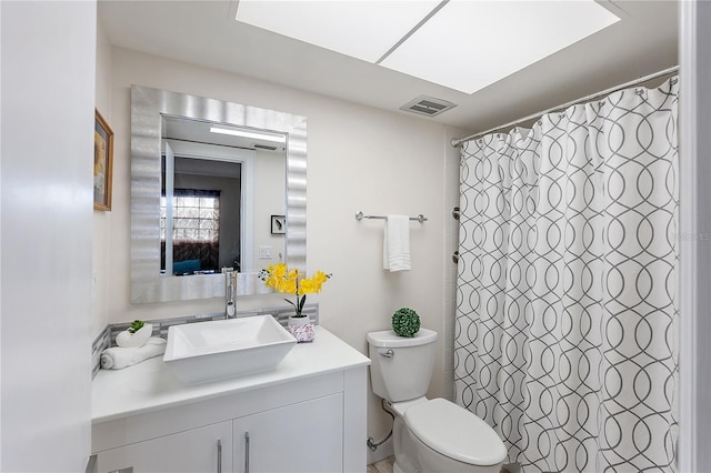 bathroom featuring toilet, a shower with curtain, and vanity