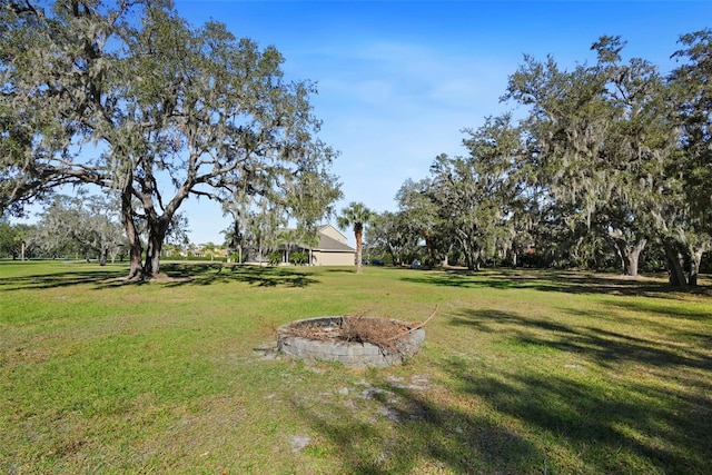 view of yard with a fire pit