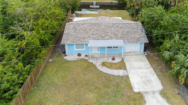 view of front of house featuring a front yard