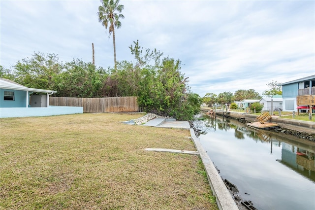 view of yard featuring a water view