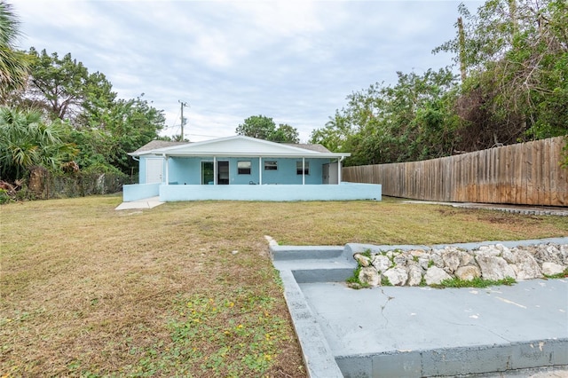 view of front of property with a front yard