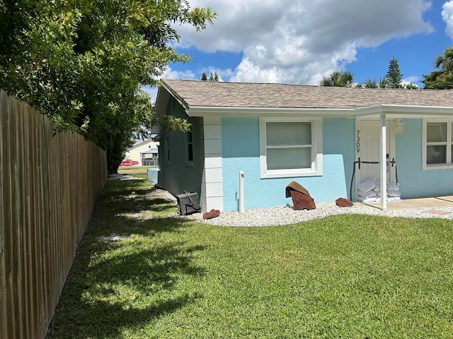 view of front of home with a front lawn