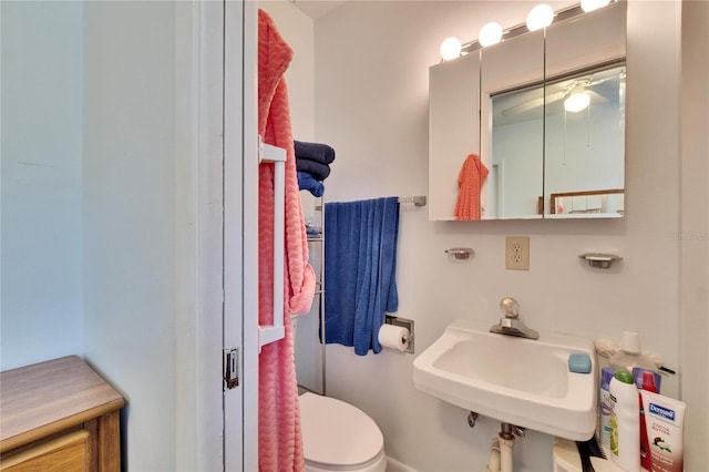 bathroom featuring sink and toilet