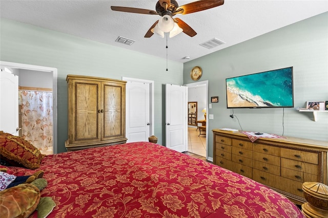 bedroom featuring a textured ceiling and ceiling fan