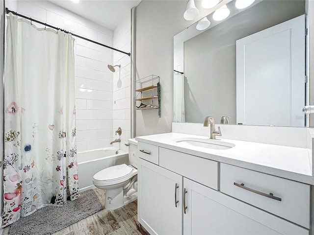 13028 Homestead Ln, Parrish, FL 34219 - full bathroom featuring wood finished floors, toilet, vanity, and shower / tub combo with curtain
