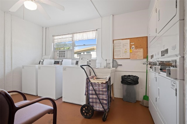 clothes washing area with washer and clothes dryer, stacked washer / dryer, and ceiling fan