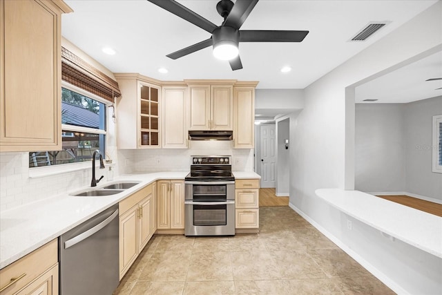 kitchen featuring backsplash, stainless steel appliances, ceiling fan, and sink