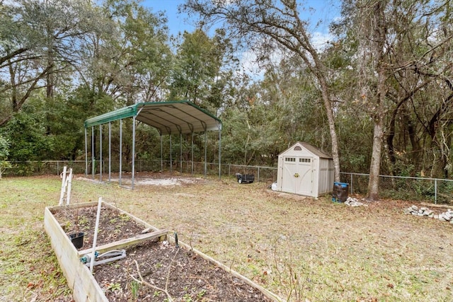 view of yard featuring a storage shed