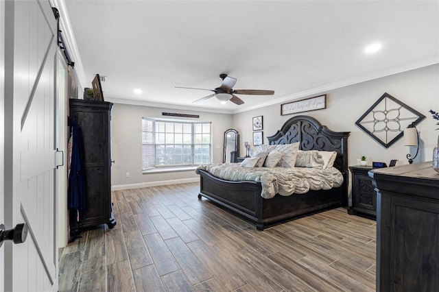 bedroom featuring ceiling fan, crown molding, and a barn door