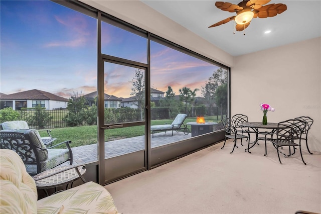 sunroom with ceiling fan