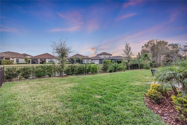 view of yard at dusk