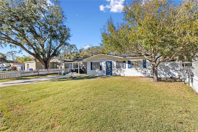 ranch-style house featuring a front lawn