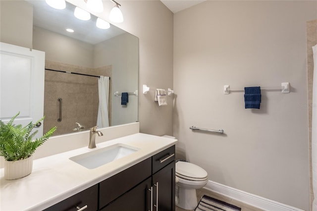 bathroom featuring a shower with curtain, vanity, and toilet