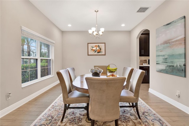 dining room with light wood-style floors, baseboards, visible vents, and recessed lighting