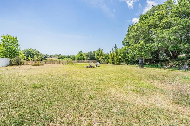 view of yard featuring a rural view