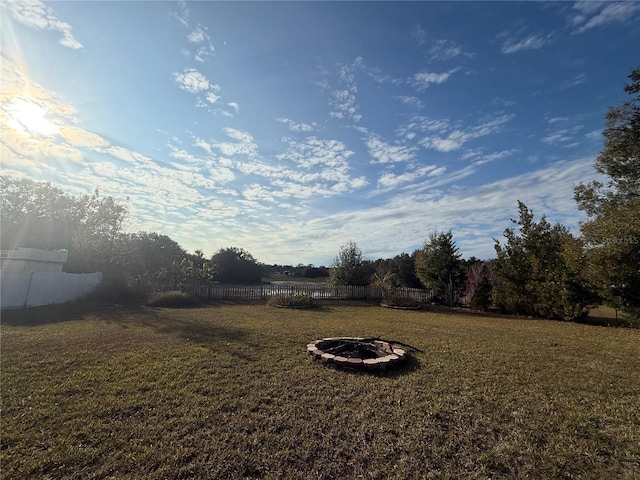 view of yard featuring a fire pit