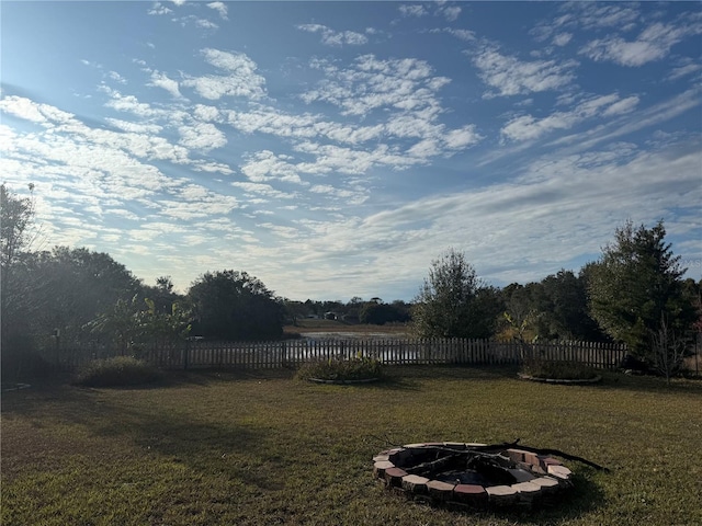 view of yard featuring an outdoor fire pit