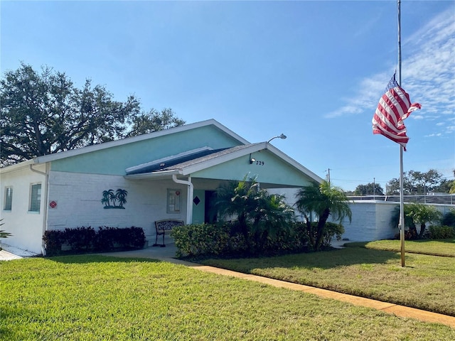 ranch-style house with a front yard