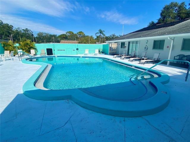 view of swimming pool featuring a patio