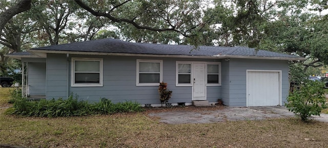 view of front facade featuring a front yard