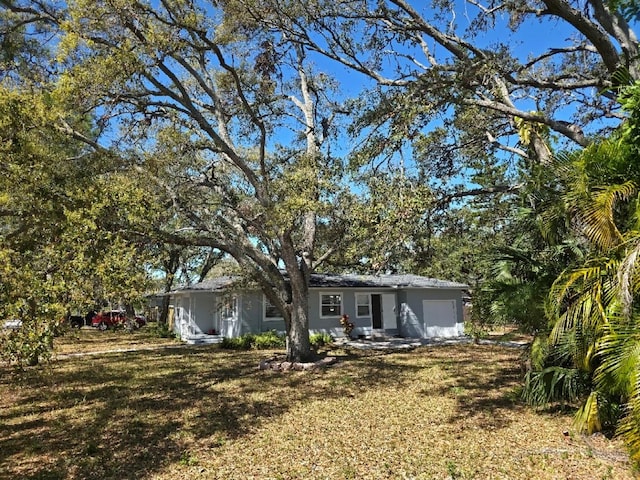 view of front facade featuring a front lawn and an attached garage