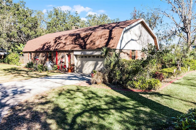 view of front of home with a front lawn