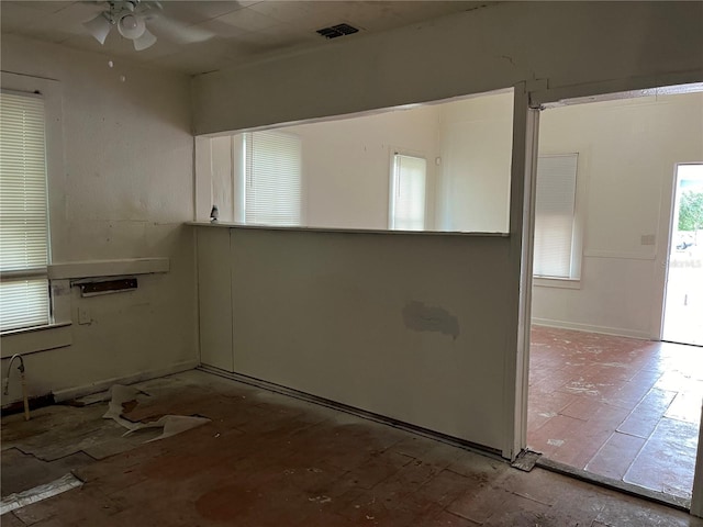 empty room with ceiling fan