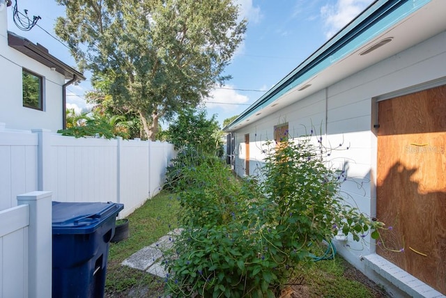 604 Danube Ave, Tampa, FL 33606 - view of yard