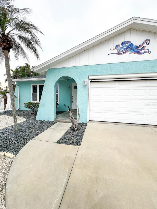 ranch-style home featuring a garage