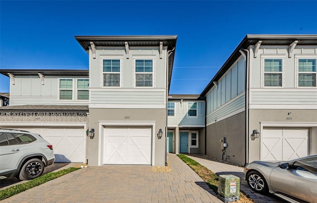 townhome / multi-family property featuring a garage