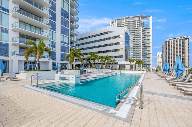 301 1st St S Unit 2006, Saint Petersburg, FL 33701 - pool with a patio area