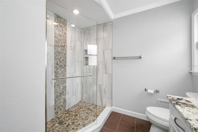 bathroom with toilet, tiled shower, tile patterned floors, vanity, and ornamental molding