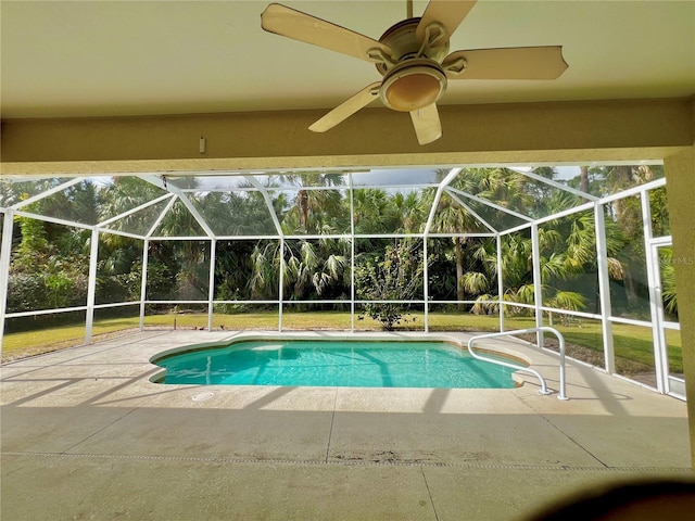 view of swimming pool with a lanai, a patio area, a yard, and ceiling fan