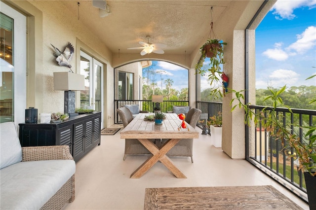 balcony with outdoor lounge area and ceiling fan