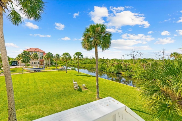 view of yard featuring a water view