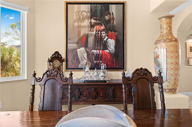 dining space featuring arched walkways