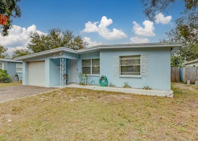 view of front of property featuring a front lawn and a garage