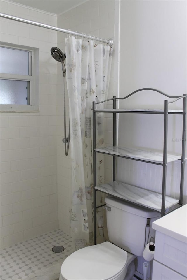 bathroom featuring curtained shower and toilet