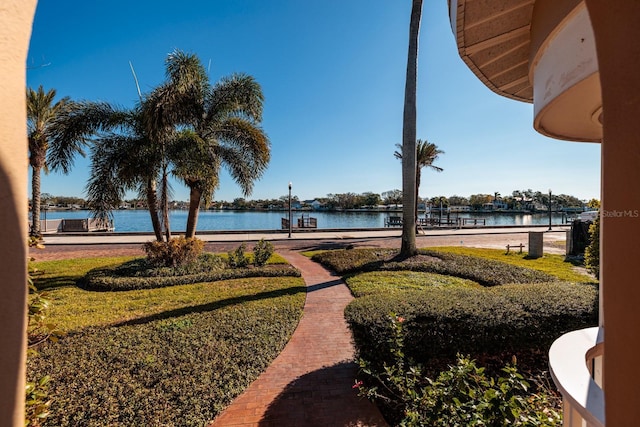 view of yard featuring a water view