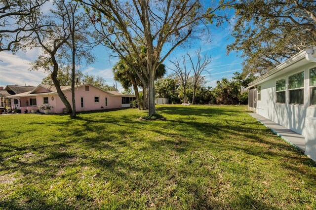 402 Pineapple St, Tarpon Springs, FL 34689 - view of yard