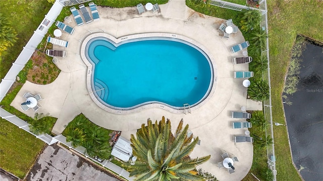 view of swimming pool