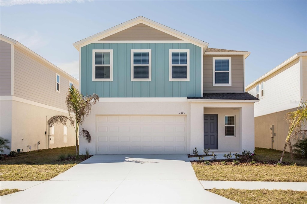 view of front facade with a garage