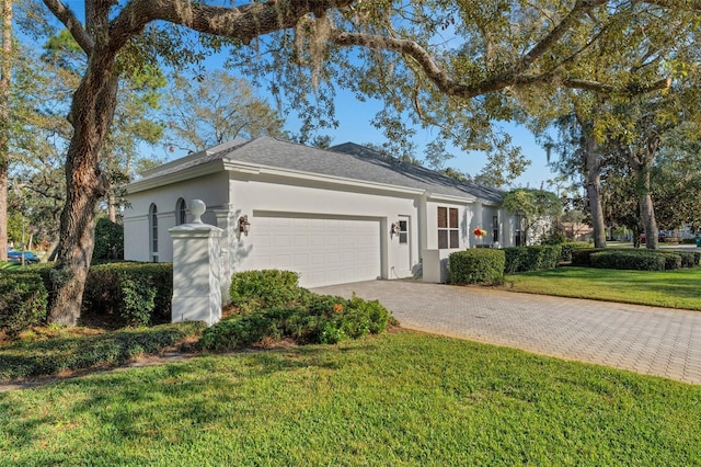 ranch-style house featuring a front lawn and a garage