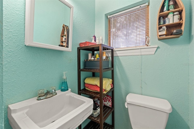 bathroom featuring toilet and sink