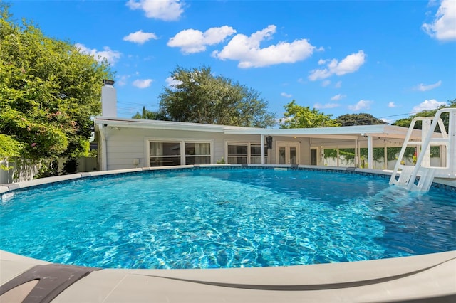 view of swimming pool